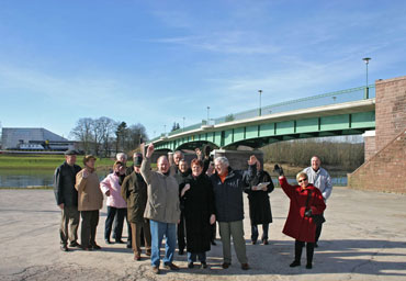 Alle Teinehmer sichtlich gut gelaunt bei strahlendem Sonnenschein!